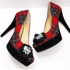 New, never worn Gianni Bini plaid platform pumps. Great for the holidays.